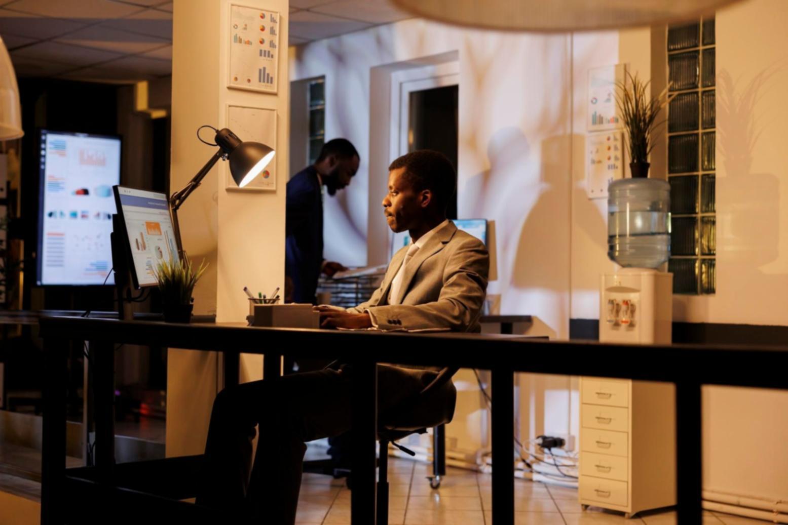 Teilnehmer bei der Projektarbeit