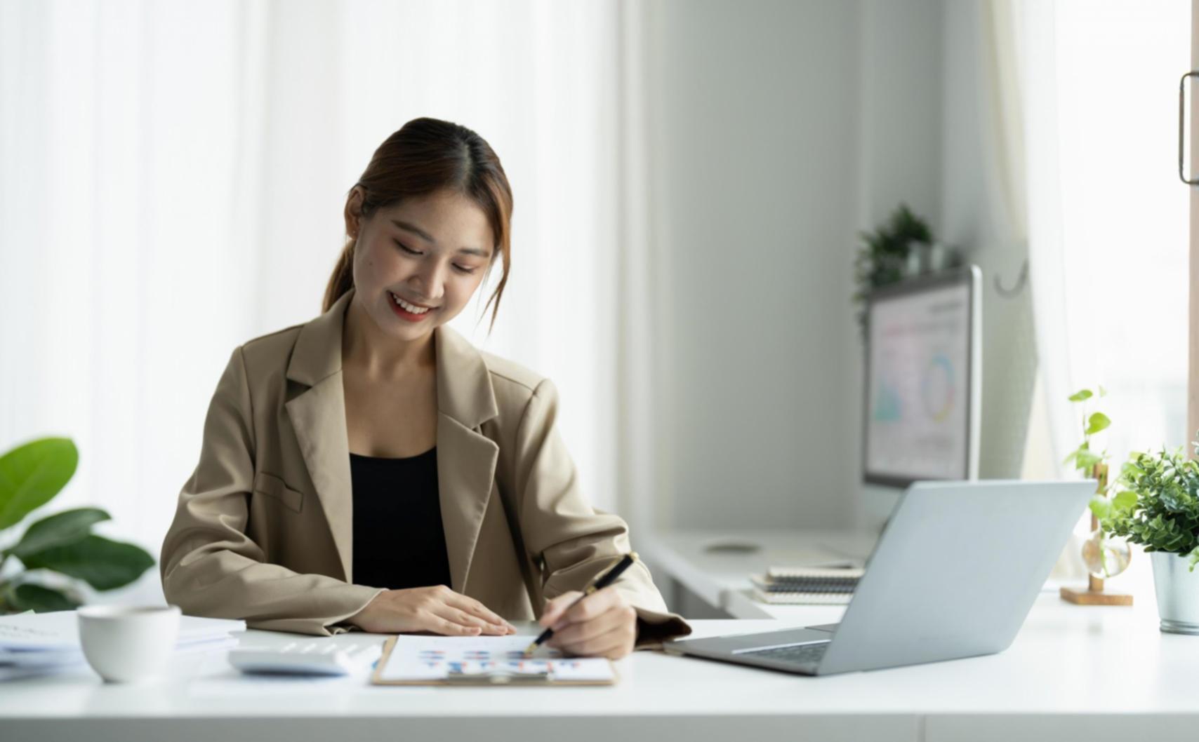 Digitale Lernumgebung mit SEO-Analysetools und Ranking-Dashboards